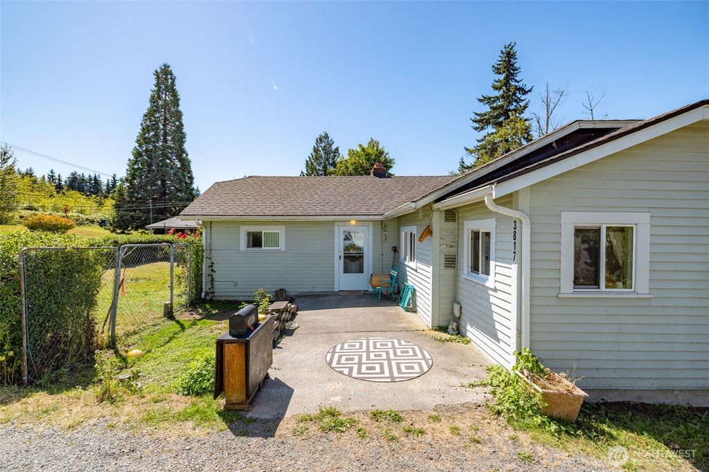 Photo of 3817 E Sunset Drive, Bellingham, WA 98226 (MLS # 2490556)