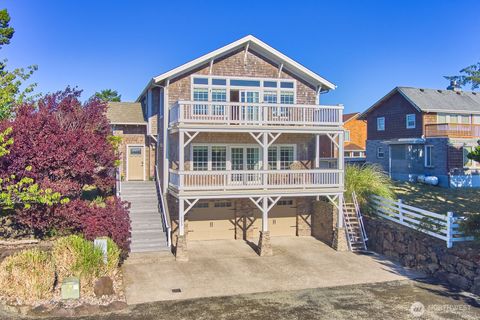Photo of 205 26th Street NW, Long Beach, WA 98631 (MLS # 2400765)