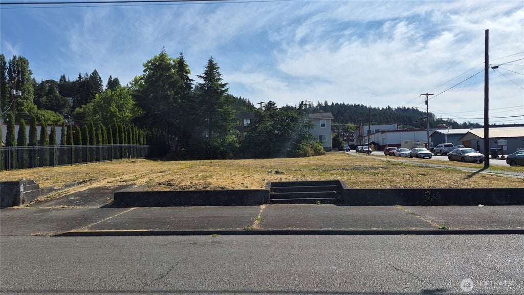 Photo of 124 NW Cascade Avenue, Chehalis, WA 98532 (MLS # 2572184)