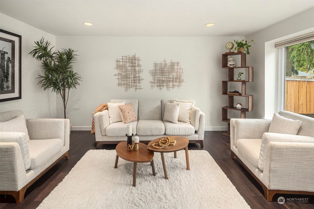 Photo of 18923 32nd Avenue NE, Lake Forest Park, WA 98155 (MLS # 2060614)