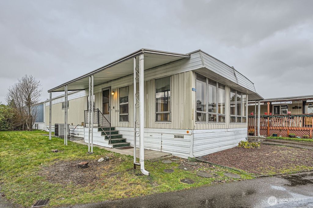 Photo of 3222 S 183rd Street, SeaTac, WA 98188 (MLS # 2340001)