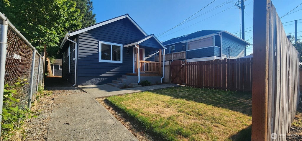 Photo of 323 SW 108th Street, Seattle, WA 98146 (MLS # 2558426)