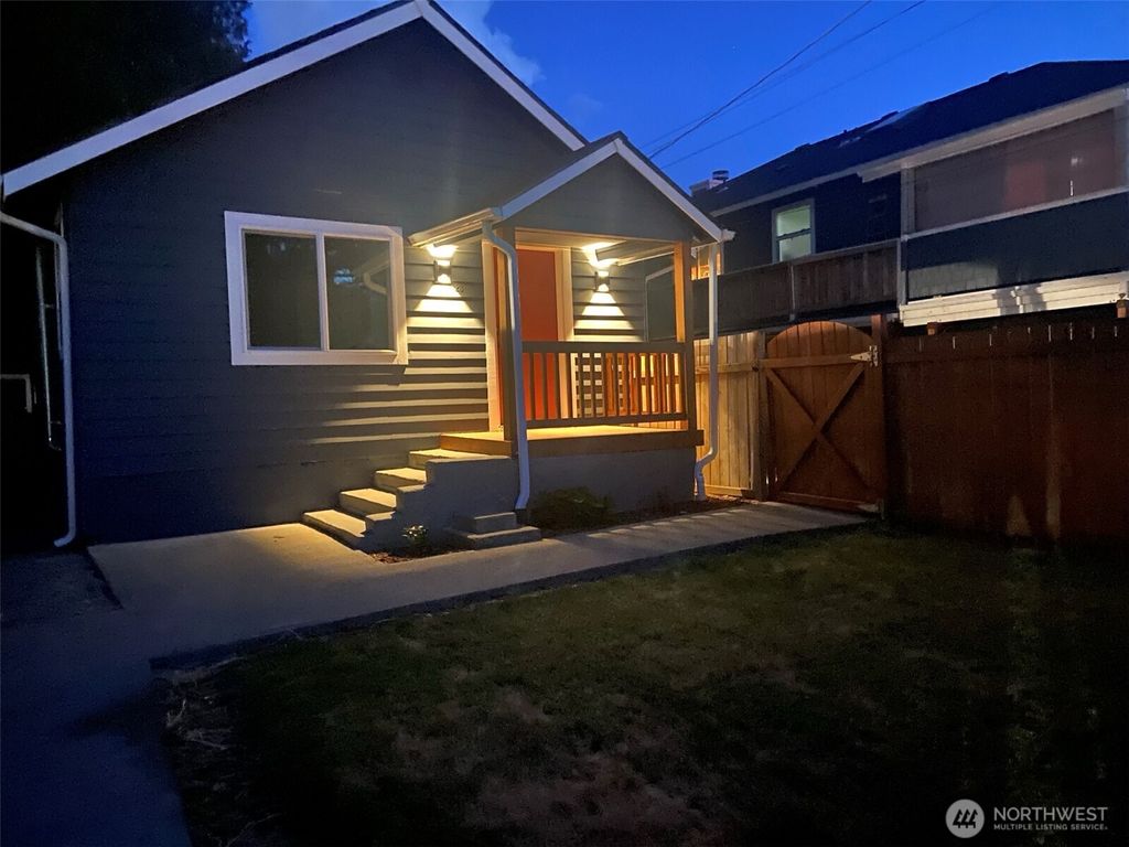 Photo of 323 SW 108th Street, Seattle, WA 98146 (MLS # 2558426)