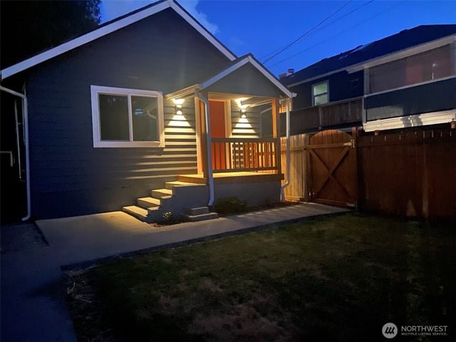 323 SW 108th Street, Seattle