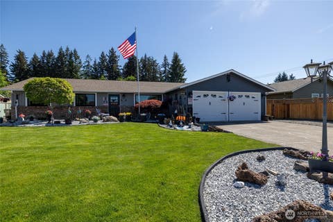 Photo of 137 Sunnyside Drive, Centralia, WA 98531 (MLS # 2522147)