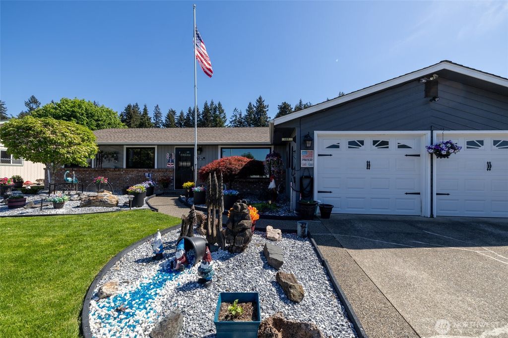 Photo of 137 Sunnyside Drive, Centralia, WA 98531 (MLS # 2522147)