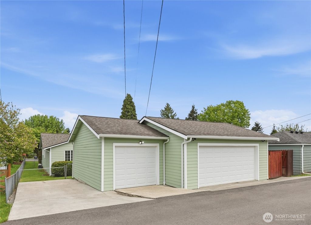 Photo of 1620 Maple Street, Everett, WA 98201 (MLS # 2523379)