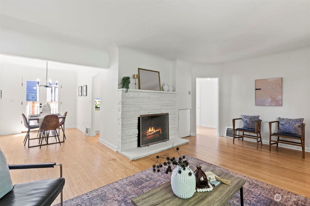 Photo of 11 W Smith Street, Seattle, WA 98119 (MLS # 2262227)