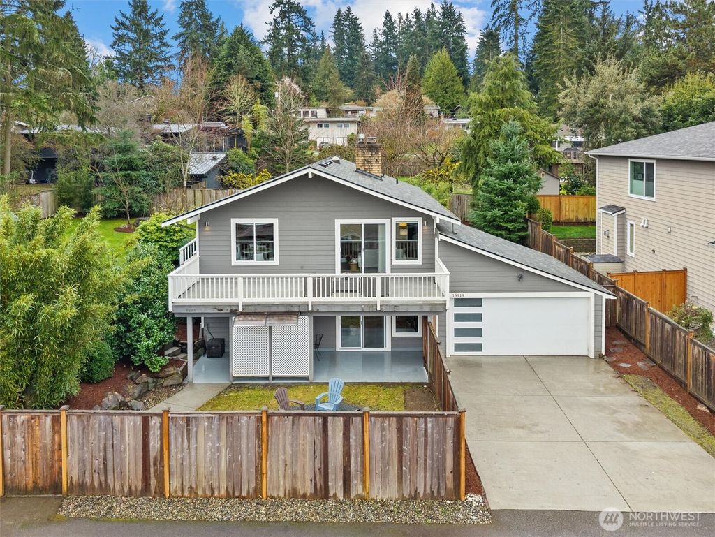 Photo of 15919 NE 84th Avenue NE, Kenmore, WA 98028 (MLS # 2495585)