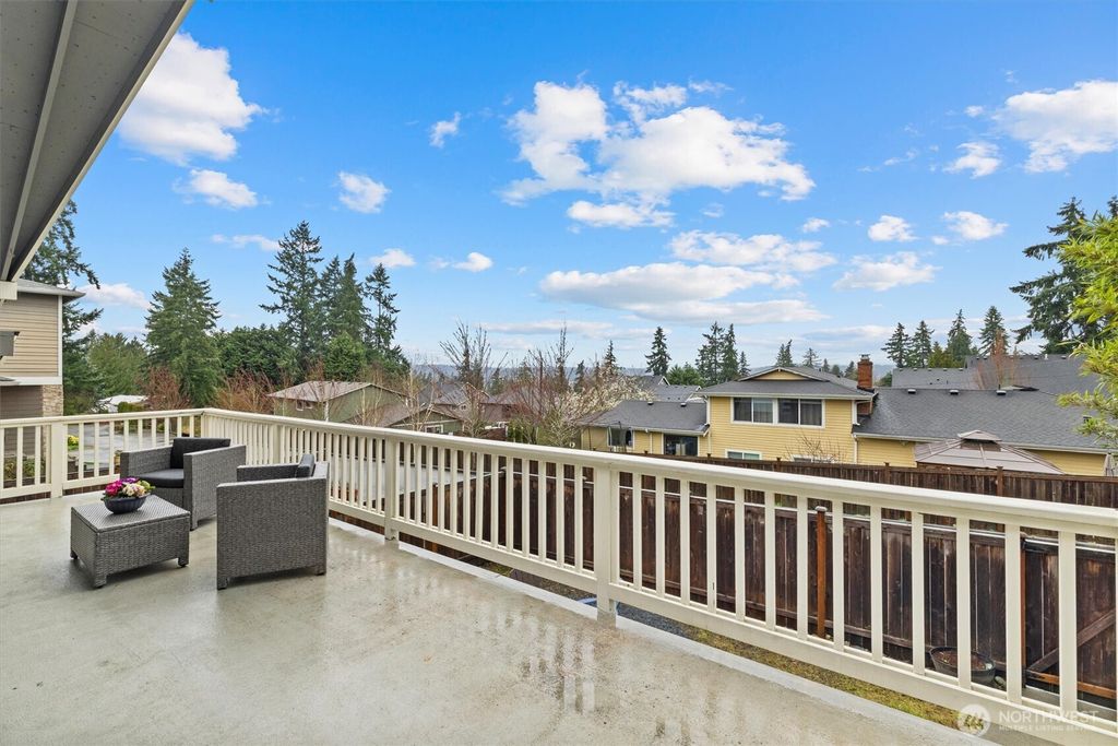 Photo of 15919 NE 84th Avenue NE, Kenmore, WA 98028 (MLS # 2495585)