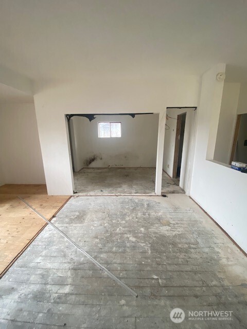 8633 Thompson Avenue