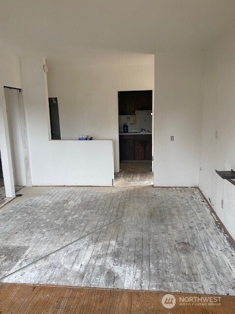 8633 Thompson Avenue