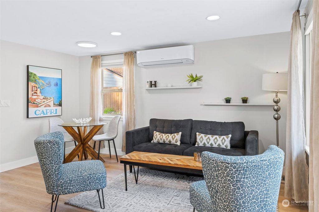 Photo of 810 S 195th Street, Des Moines, WA 98148 (MLS # 2126055)