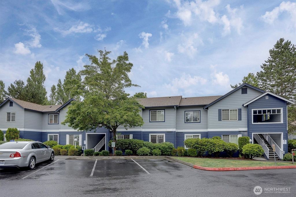 Photo of 10825 SE 200th Street #D-103, Kent, WA 98031 (MLS # 2404001)