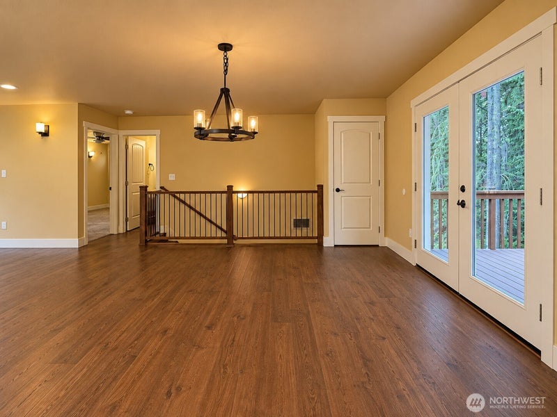 98 NW Glade Court