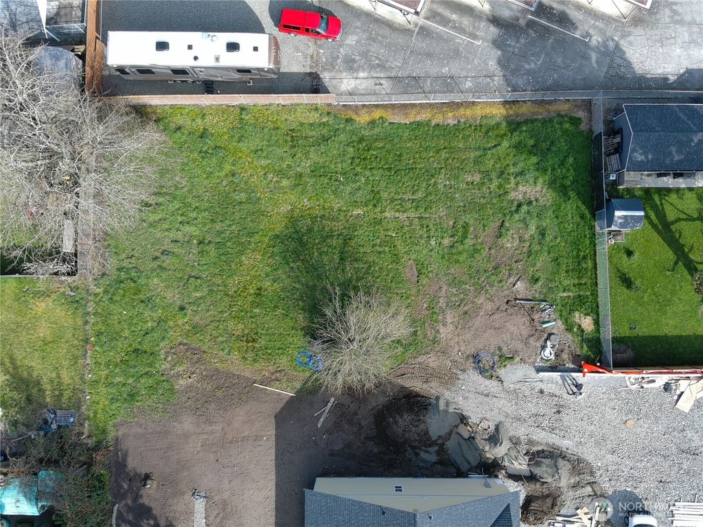 Photo of 1105 W Pioneer Avenue, Puyallup, WA 98371 (MLS # 2505603)