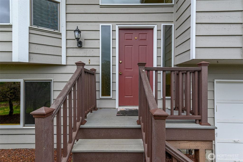 Photo of 542 Dugualla Rd Rd, Oak Harbor, WA 98277 (MLS # 2485333)