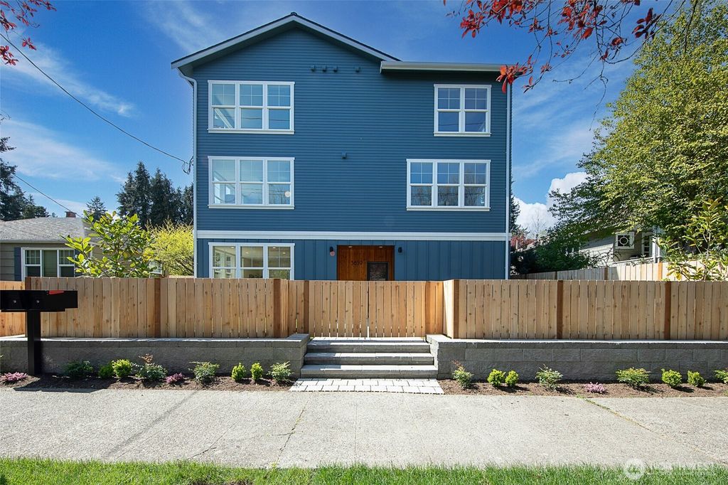 Photo of 3639 34th Avenue W, Seattle, WA 98199 (MLS # 2364527)