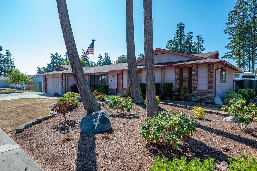 Photo of 281 NW Fairhaven Drive, Oak Harbor, WA 92877 (MLS # 2579797)