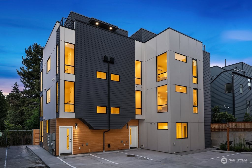 Photo of 9212 D Roosevelt Way NE, Seattle, WA 98115 (MLS # 2208151)