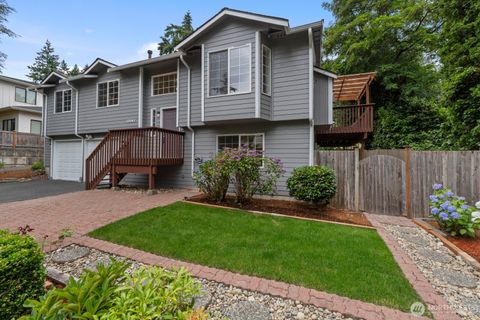 Photo of 12057 20th Avenue NE, Seattle, WA 98125 (MLS # 2547885)