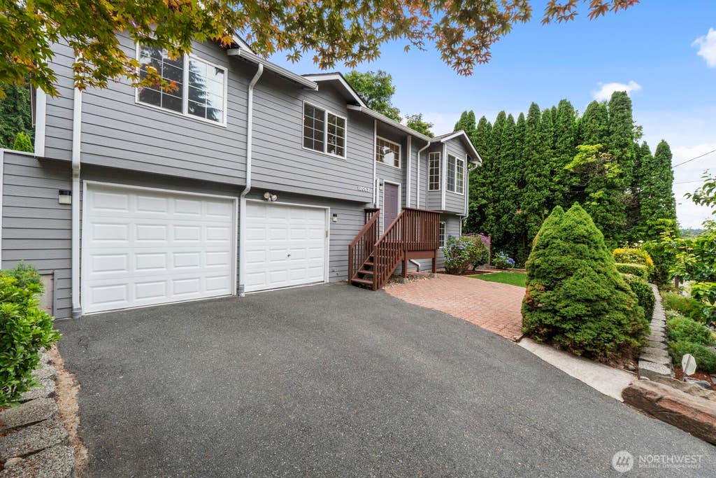 Photo of 12057 20th Avenue NE, Seattle, WA 98125 (MLS # 2547885)