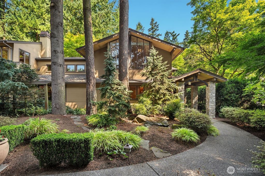 Photo of 8300 SE 82nd Street, Mercer Island, WA 98040 (MLS # 2439533)