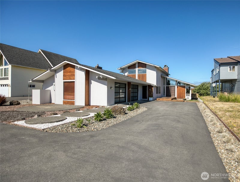 675 Ocean Shores Boulevard SW