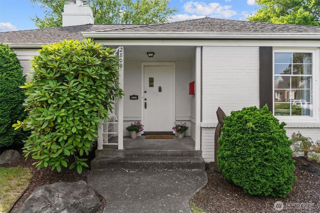 Photo of 2809 40th Avenue W, Seattle, WA 98199 (MLS # 2389366)