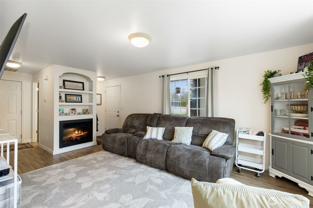 Photo of 723 88th Drive SE, Lake Stevens, WA 98258 (MLS # 2490803)