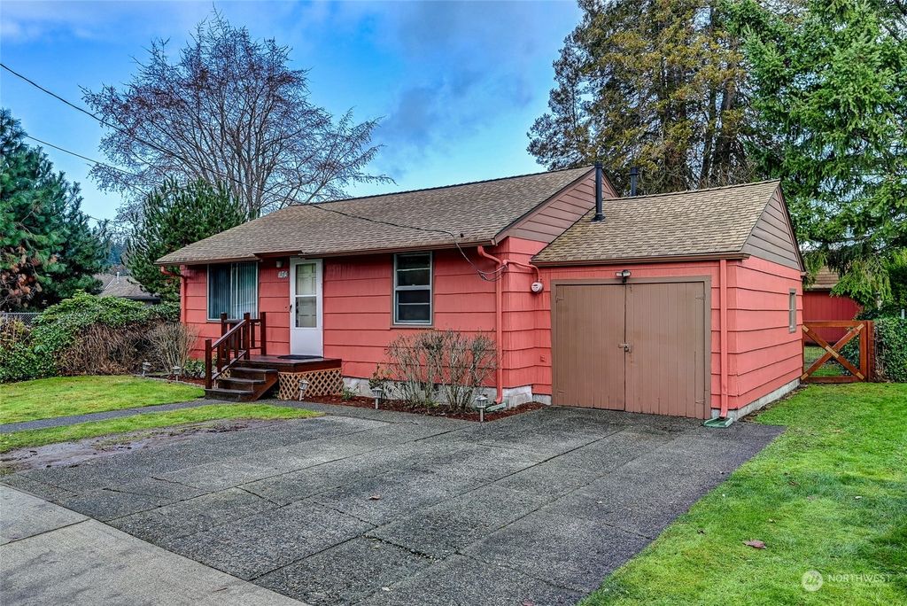 Photo of 134 3rd Avenue SW, Pacific, WA 98047 (MLS # 2022670)