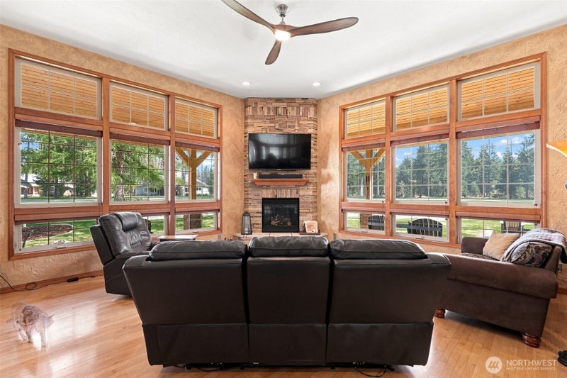 639 Palmer Ln