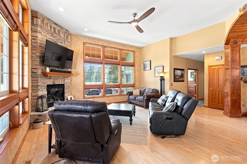 639 Palmer Ln