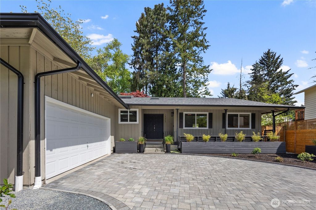 Photo of 14224 110th Avenue NE, Kirkland, WA 98034 (MLS # 2359097)