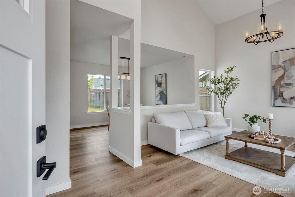 Photo of 1424 SW 352 Court, Federal Way, WA 98023 (MLS # 2389066)