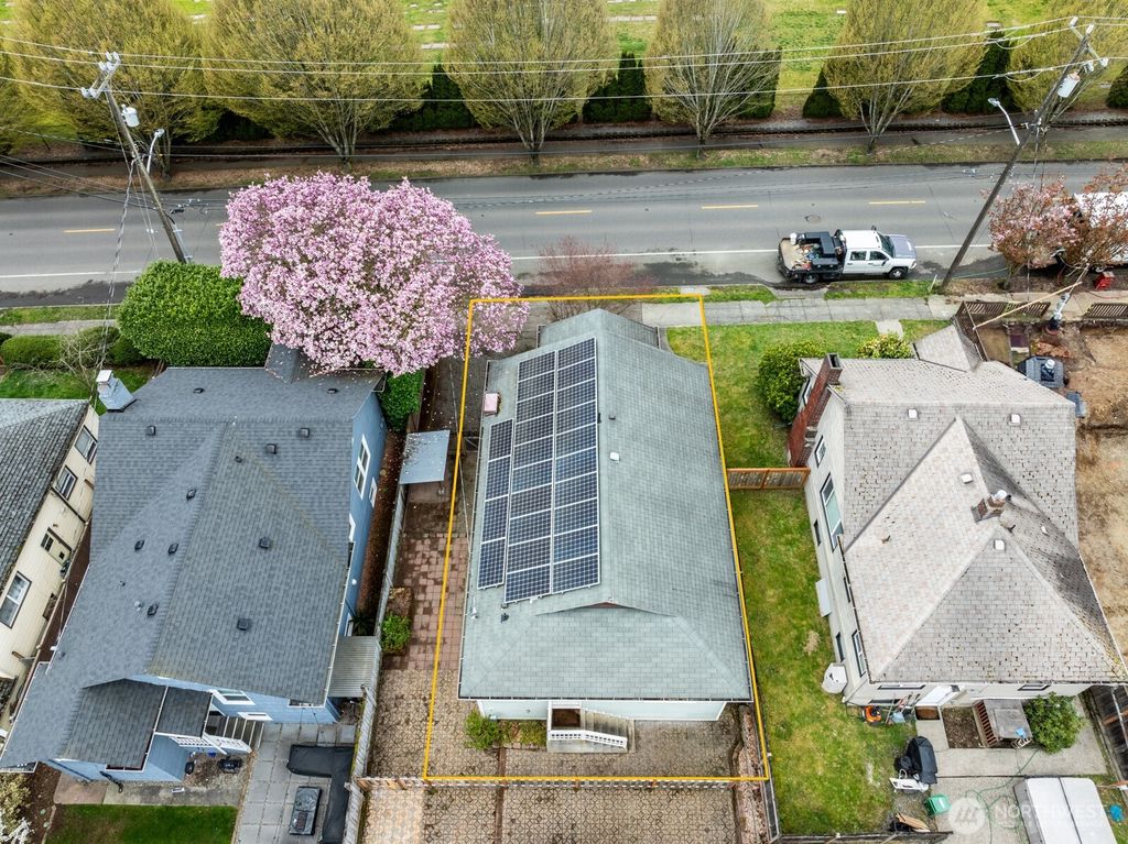 Photo of 5022 35th Avenue NE, Seattle, WA 98105 (MLS # 2356859)