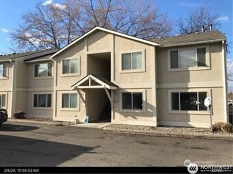 Photo of 1910 J Street #202, Walla Walla, WA 99362 (MLS # 2422727)
