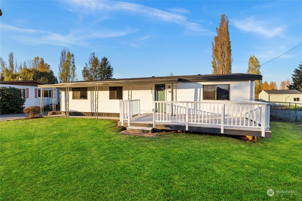 Photo of 327 7th Avenue N, Algona, WA 98001 (MLS # 2017653)