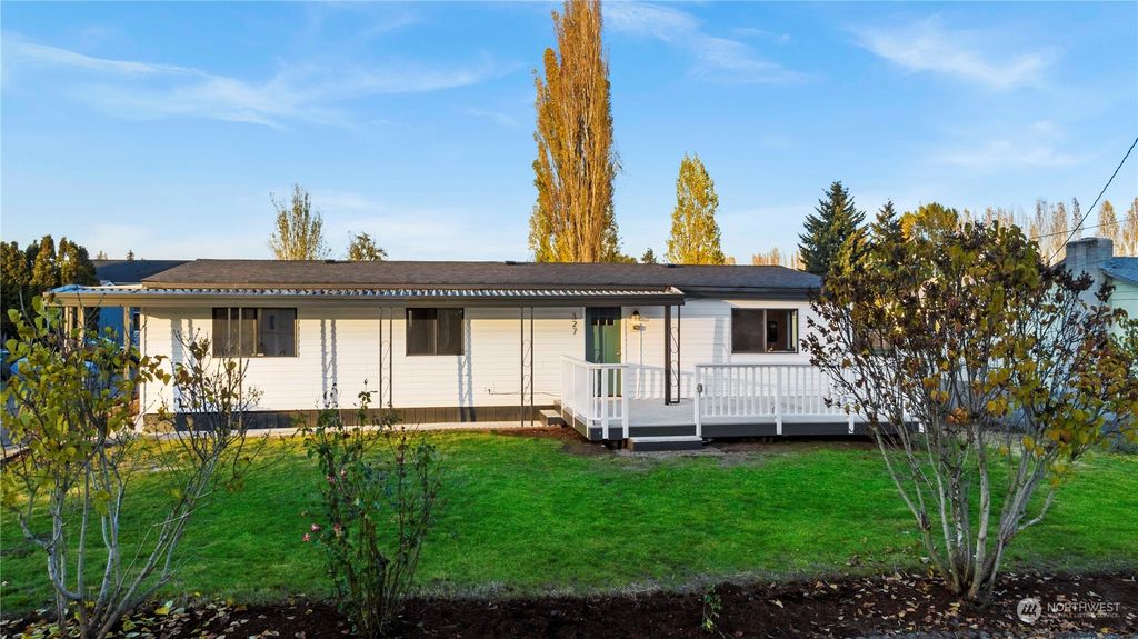 Photo of 327 7th Avenue N, Algona, WA 98001 (MLS # 2017653)