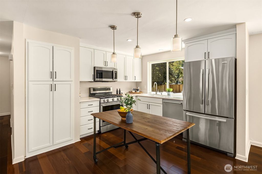 Photo of 17703 NE 34th Street St, Redmond, WA 98052 (MLS # 2515109)