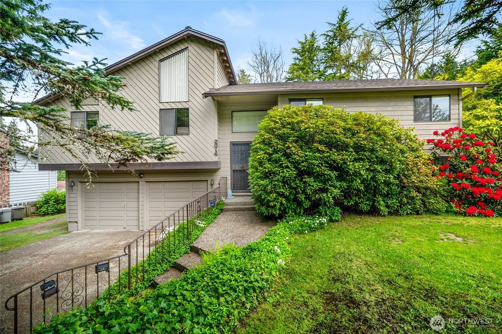 Photo of 2014 SW 304th Street, Federal Way, WA 98023 (MLS # 2387549)