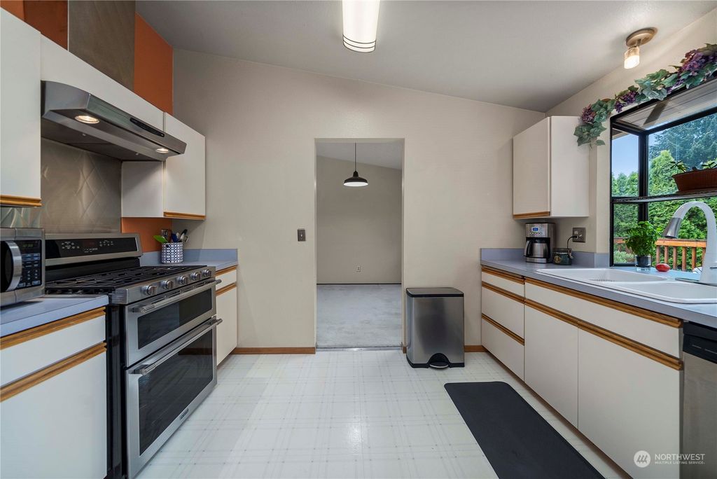 Photo of 33810 37th Avenue SW, Federal Way, WA 98023 (MLS # 2228140)