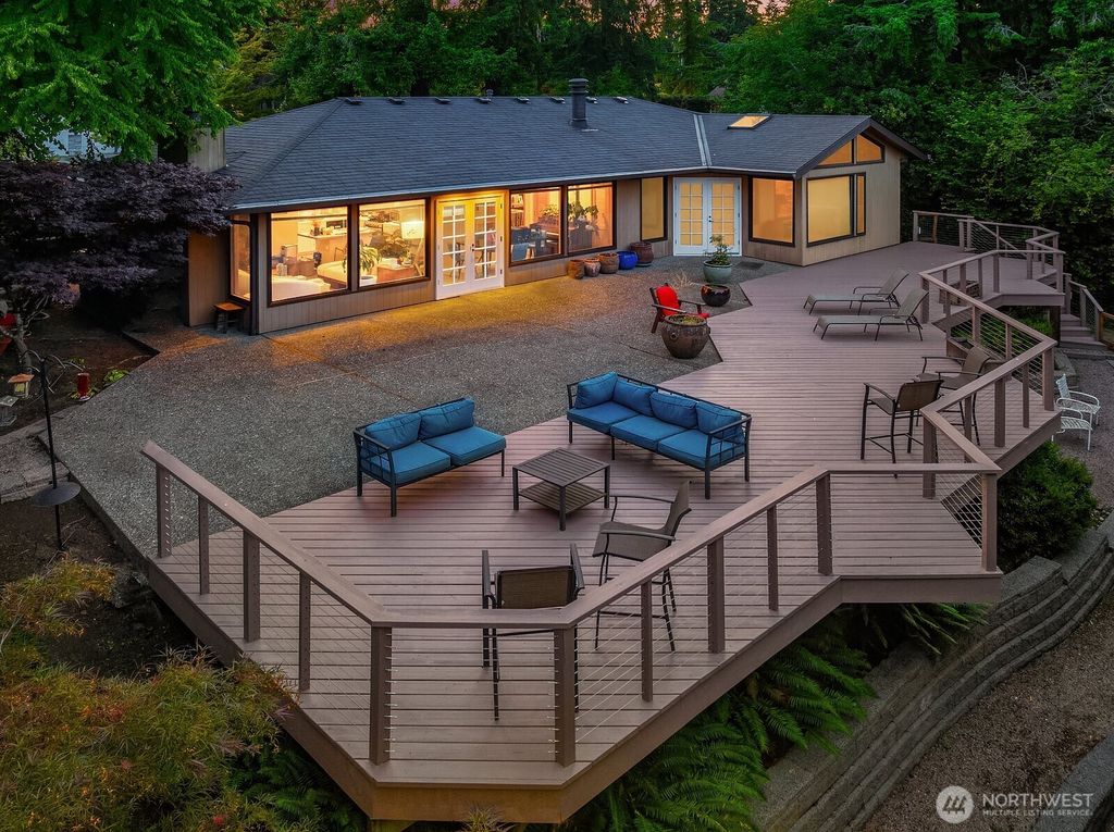 Photo of 1702 99th Avenue NE, Bellevue, WA 98004 (MLS # 2401027)