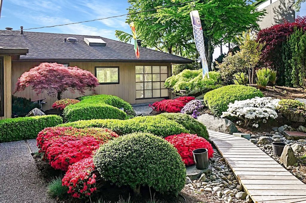 Photo of 1702 99th Avenue NE, Bellevue, WA 98004 (MLS # 2401027)