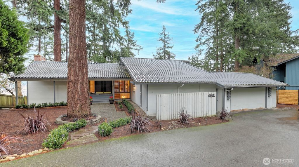 Photo of 7808 89th Place SE, Mercer Island, WA 98040 (MLS # 2463883)