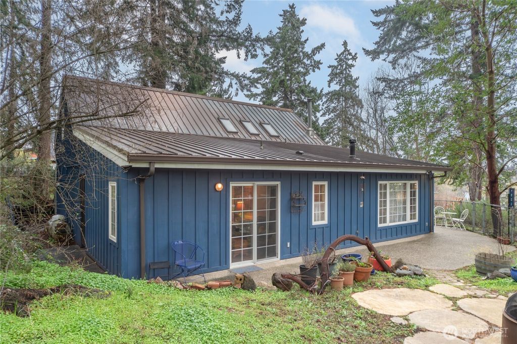 Photo of 1533 Hill Street, Port Townsend, WA 98368 (MLS # 2489830)