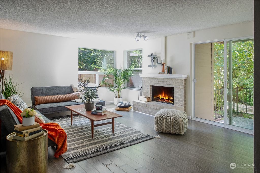 Photo of 820 Cady Road #J101, Everett, WA 98203 (MLS # 2149297)