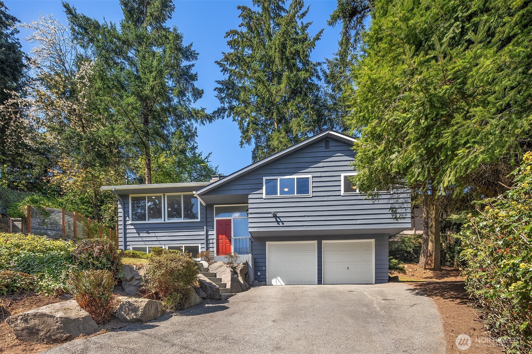 1136 N 146th Place