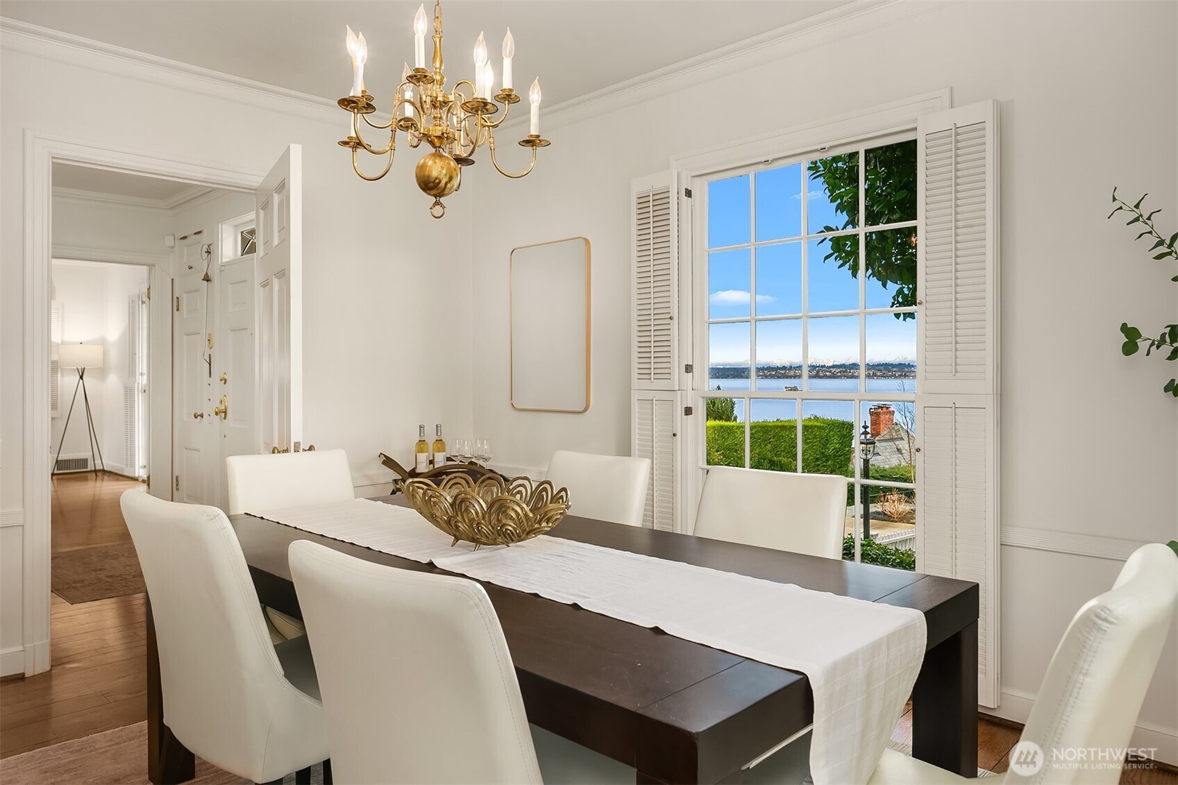 3033 E Laurelhurst Drive NE