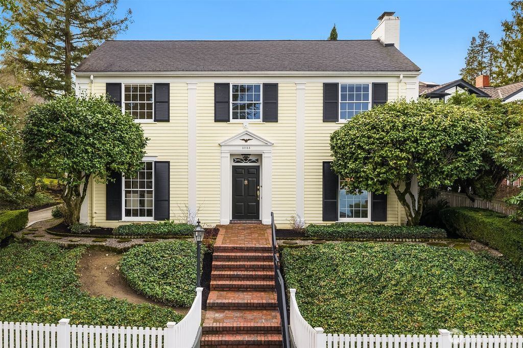 Photo of 3033 E Laurelhurst Drive NE, Seattle, WA 98105 (MLS # 2467528)